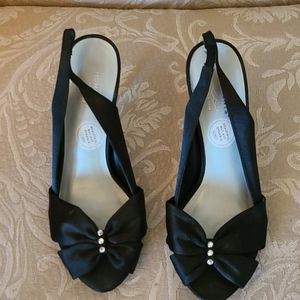 Black sling back heels 👠